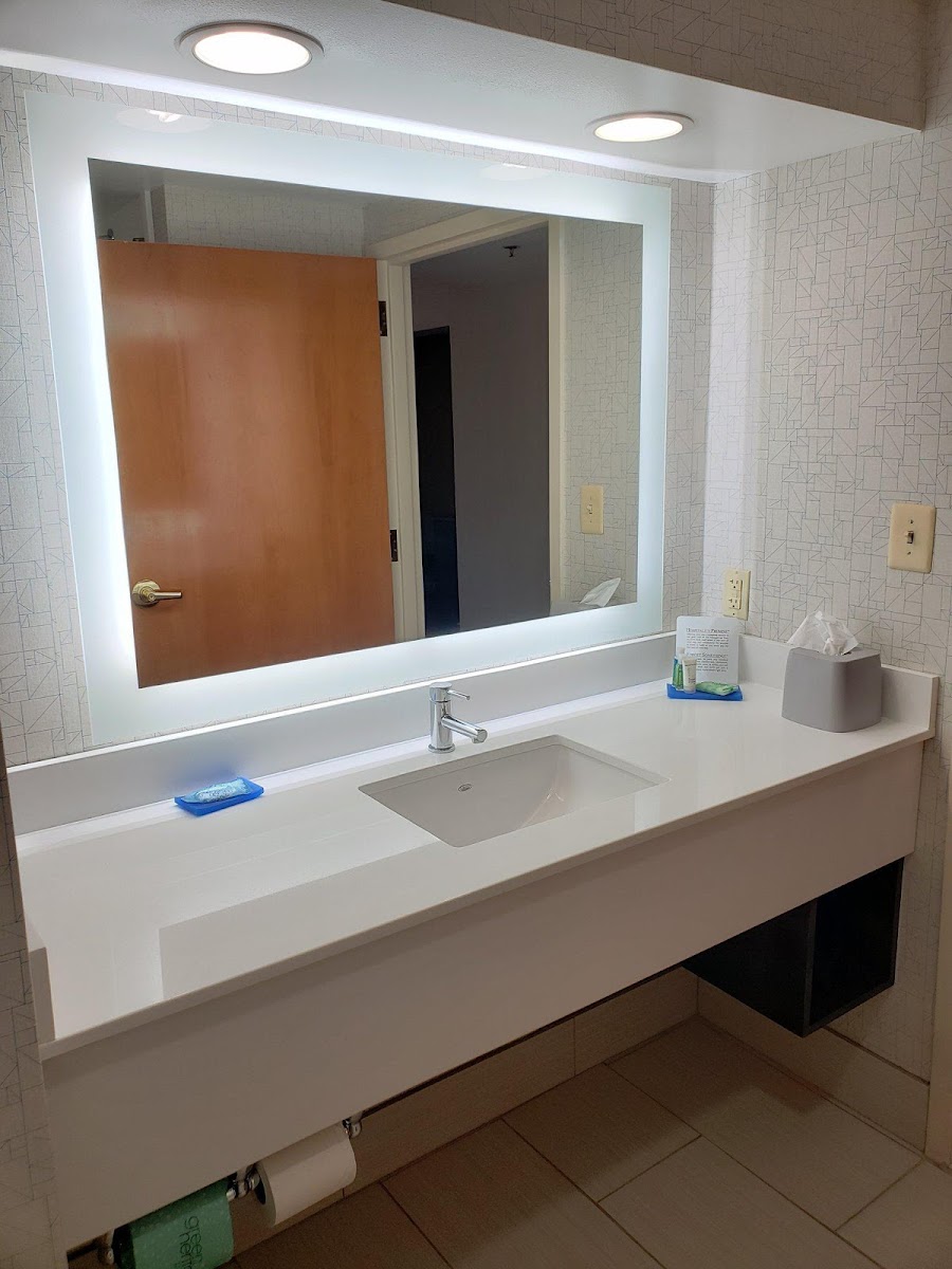 Holiday Inn Express Edgewood-Aberdeen-Bel Air by IHG photo 3