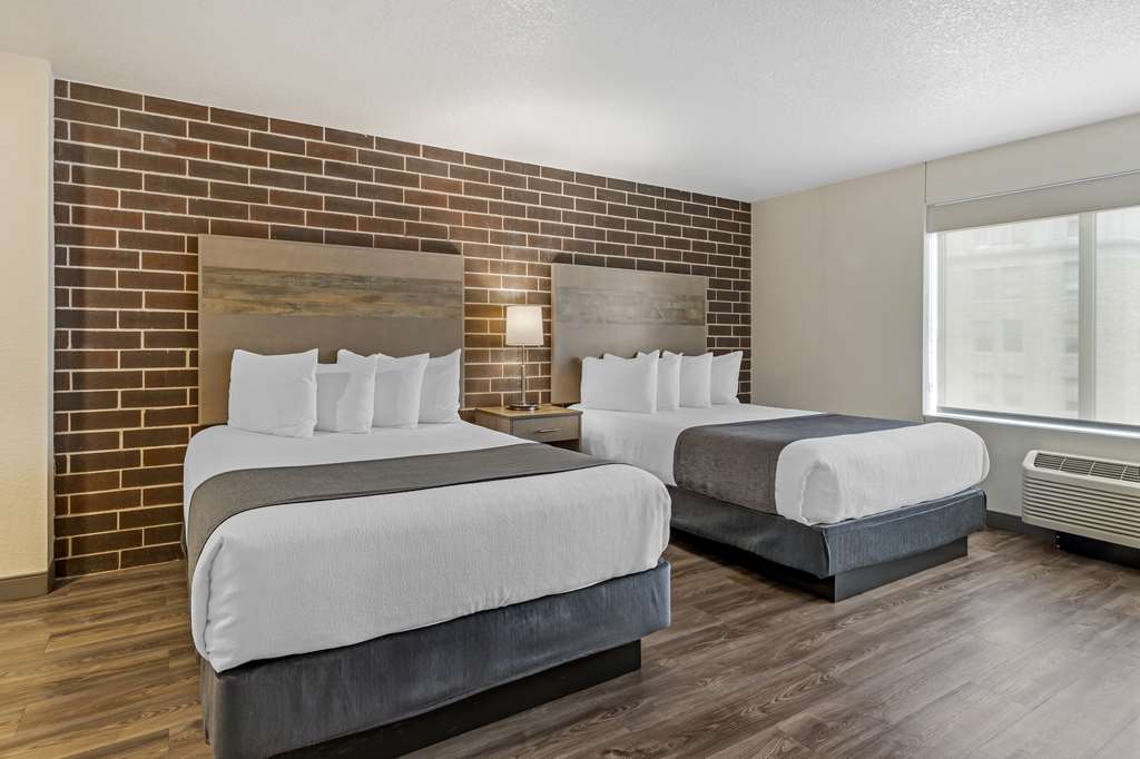 Best Western Plus Waterloo & Cedar Falls photo 2