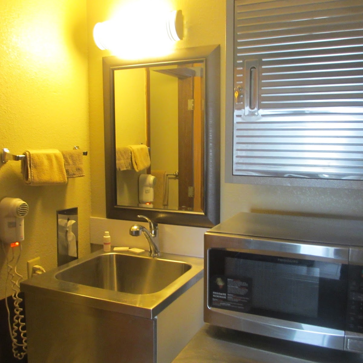 Riverside Suites Hotel photo 3