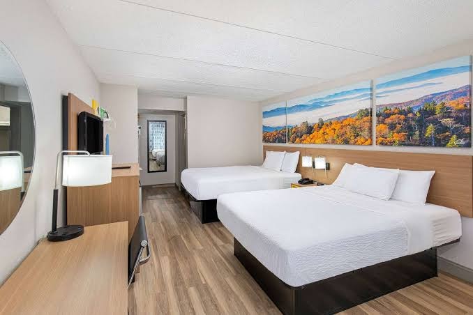 Days Inn by Wyndham Knoxville North photo 2