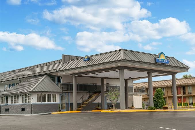 Days Inn by Wyndham Knoxville North photo 3