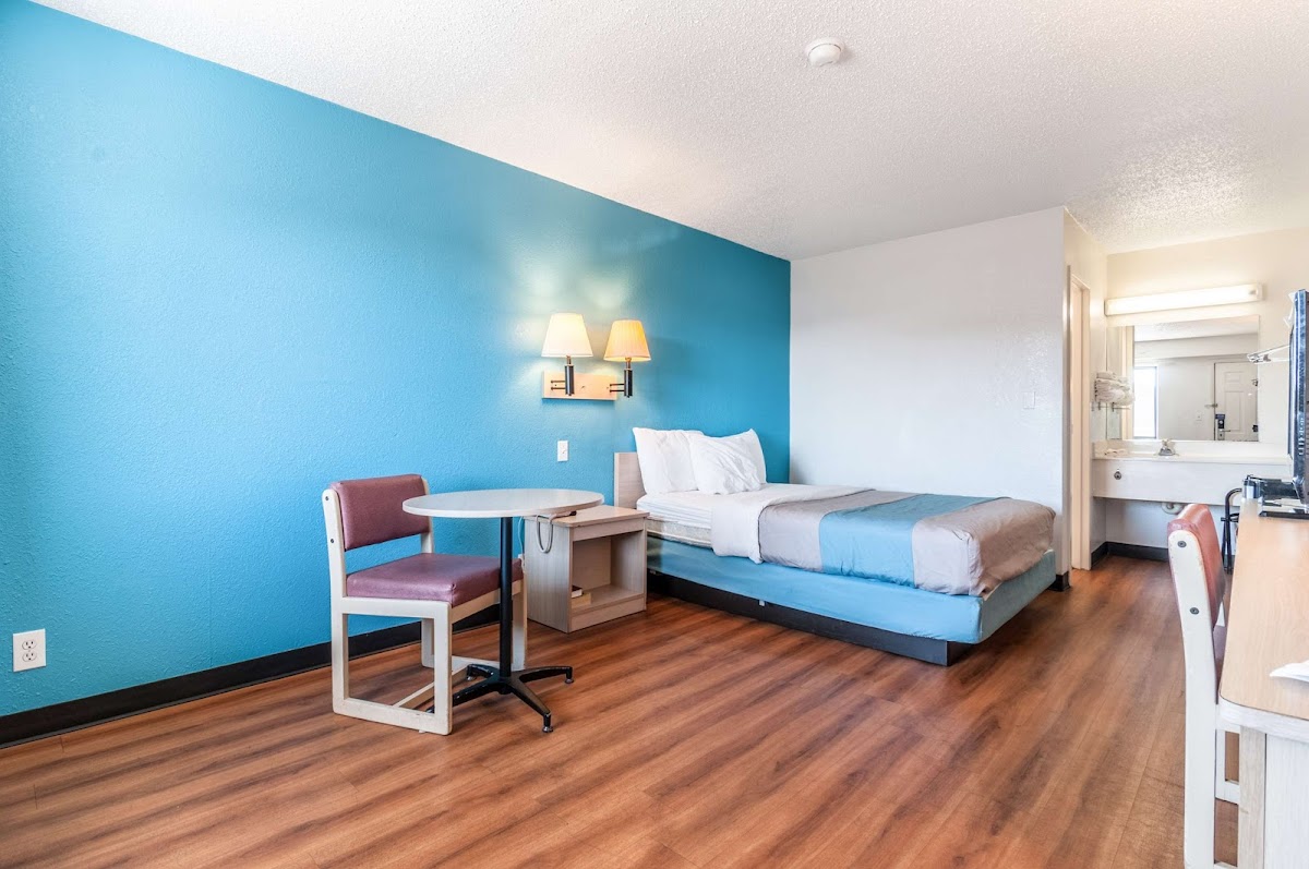 Motel 6 Farmington Hills, MI - Northwest - Farmington Hills photo 2