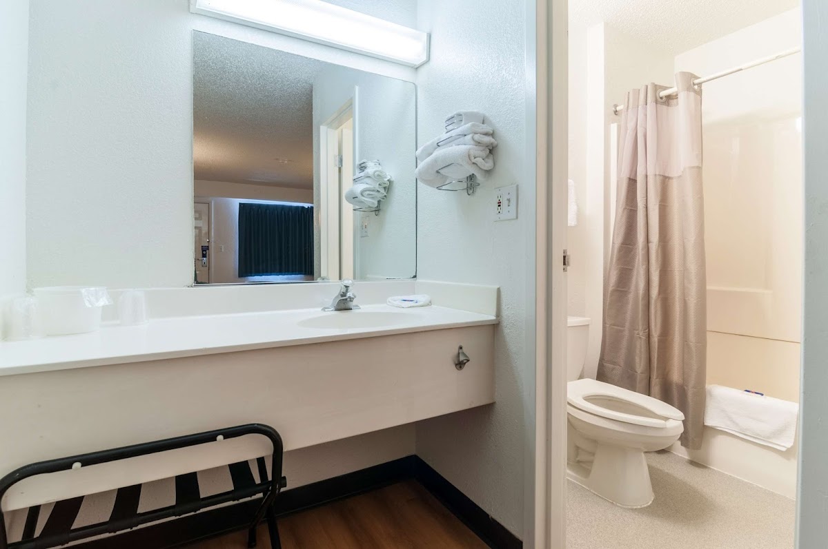 Motel 6 Farmington Hills, MI - Northwest - Farmington Hills photo 3