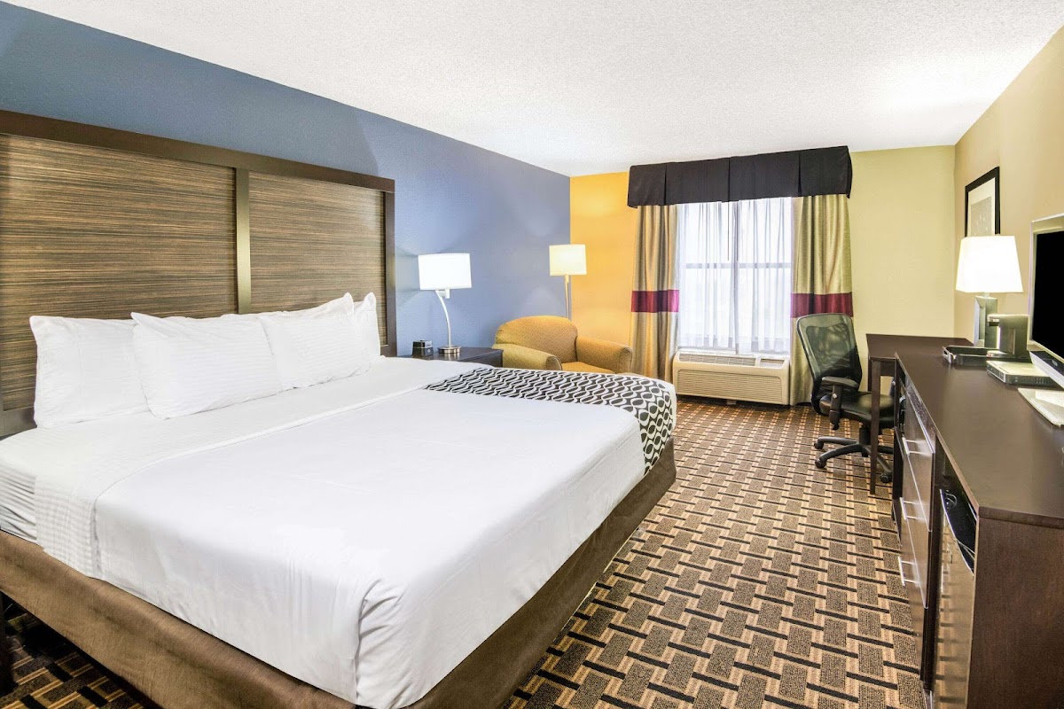 La Quinta Inn & Suites by Wyndham Denison - N. Lake Texoma photo 2