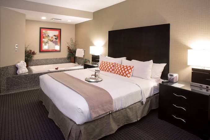 Holiday Inn & Suites St. Paul - Lake Elmo, an IHG Hotel