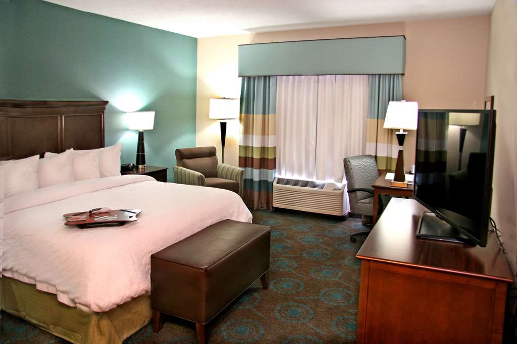 Hampton Inn Pittsburgh-Bridgeville photo 2