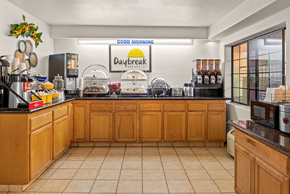 Days Inn & Suites by Wyndham Artesia photo 3