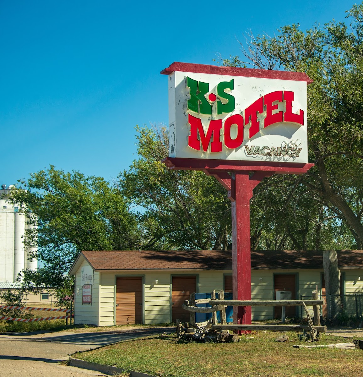 K & S Motel
