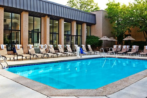 Sheraton Milwaukee Brookfield Hotel