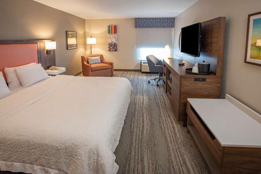 Hampton Inn Pensacola-Airport (Cordova Mall Area) photo 2