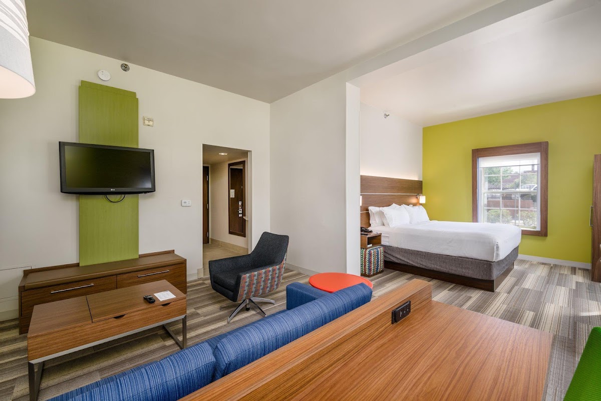Holiday Inn Express & Suites Phoenix Airport by IHG photo 2