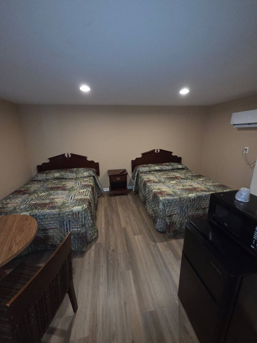 Royal Motel & Campgrounds photo 2