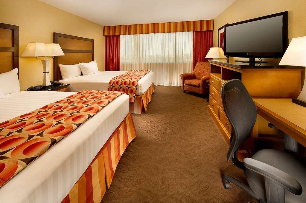 Super 8 by Wyndham Aurora/Naperville Area photo 2