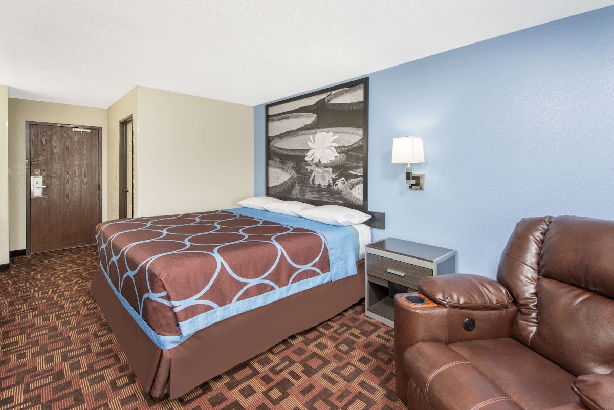 Super 8 by Wyndham Moberly MO photo 3