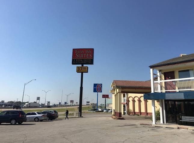 Tulsa Inn & Suites