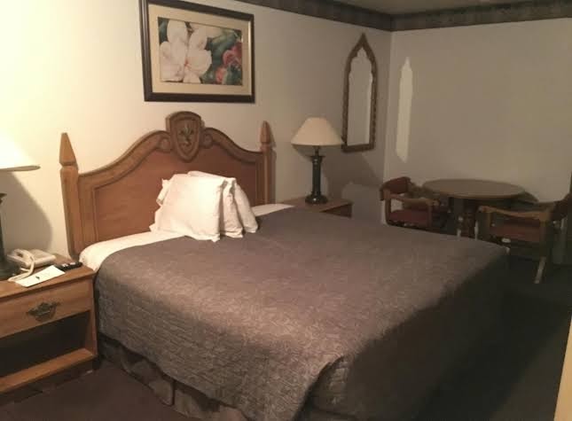 Tulsa Inn & Suites photo 2