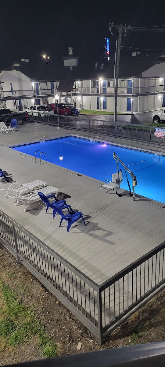 Tulsa Inn & Suites photo 3
