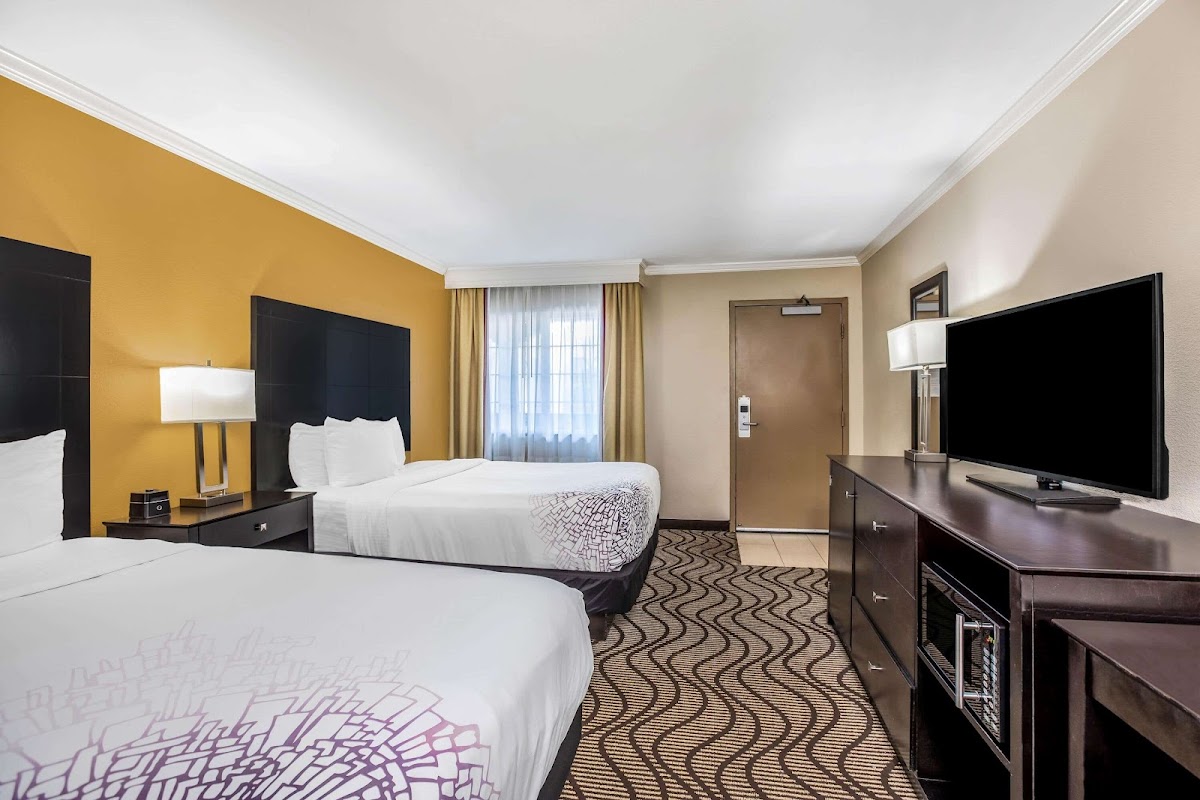 La Quinta Inn & Suites by Wyndham Carlsbad - Legoland Area photo 2