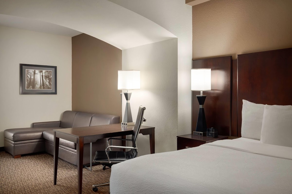 La Quinta Inn & Suites by Wyndham Memphis Wolfchase photo 2