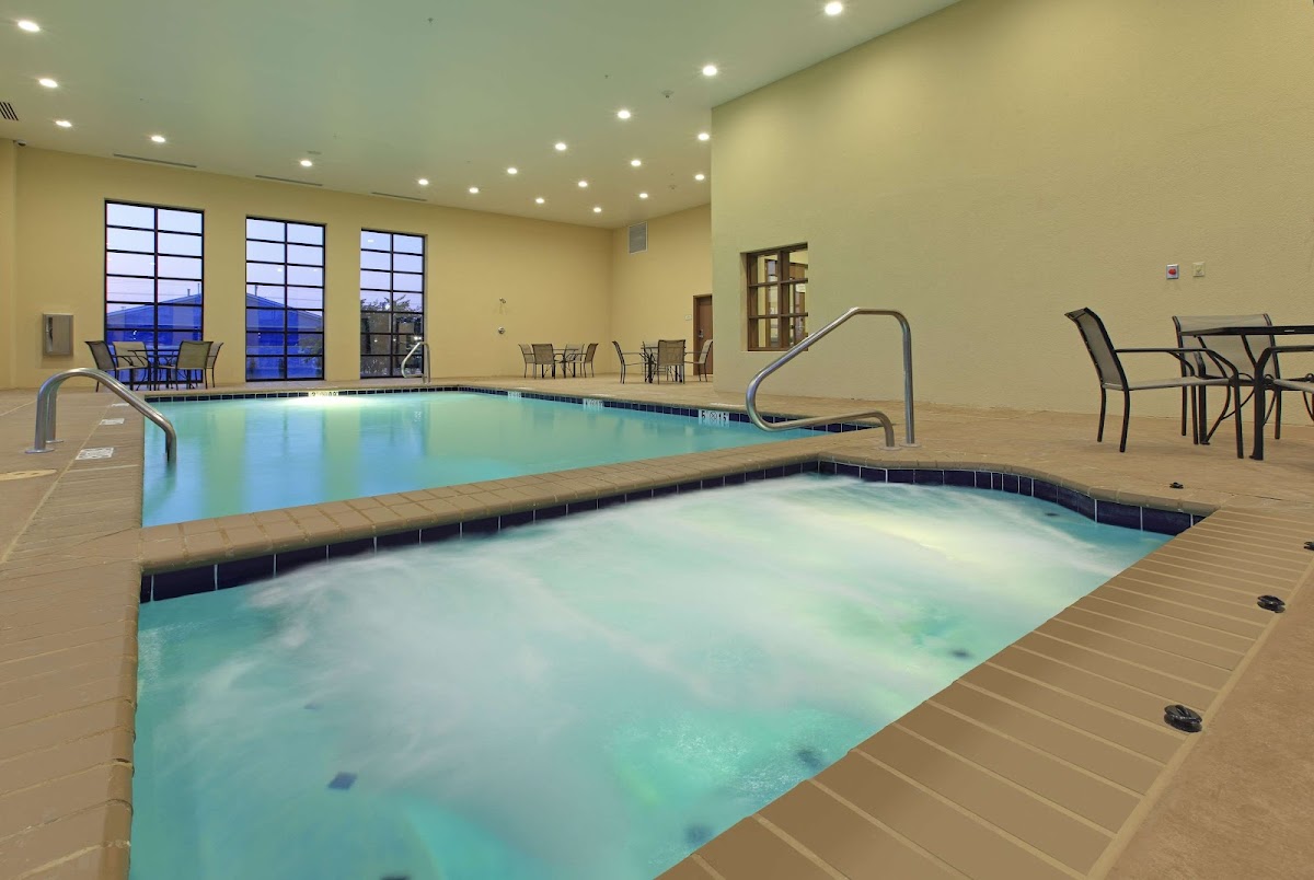 La Quinta Inn & Suites by Wyndham Memphis Wolfchase photo 3