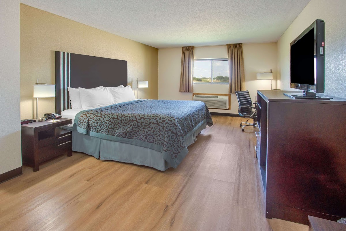 Days Inn by Wyndham Le Roy/Bloomington Southeast photo 2