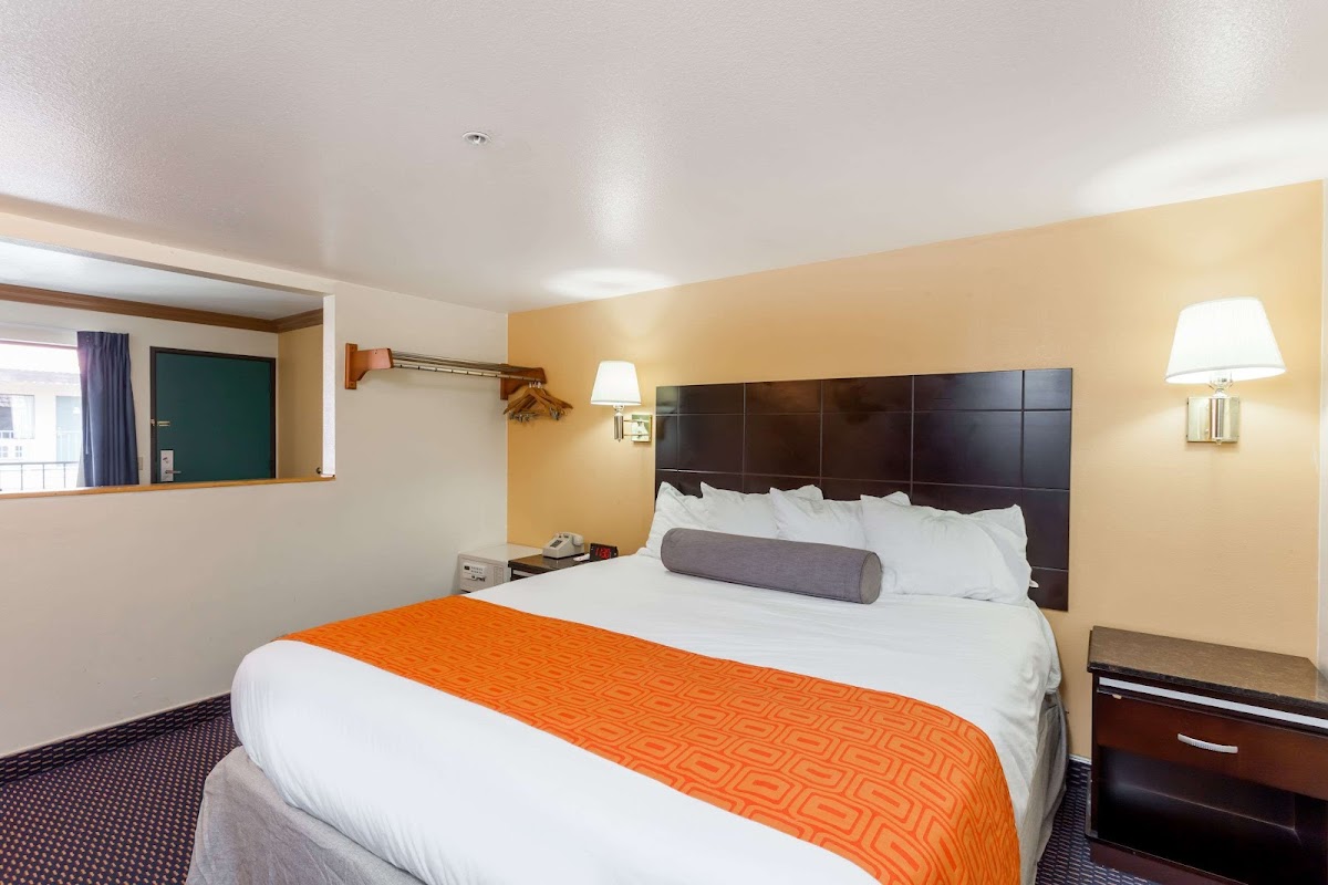 Howard Johnson by Wyndham Norco photo 3