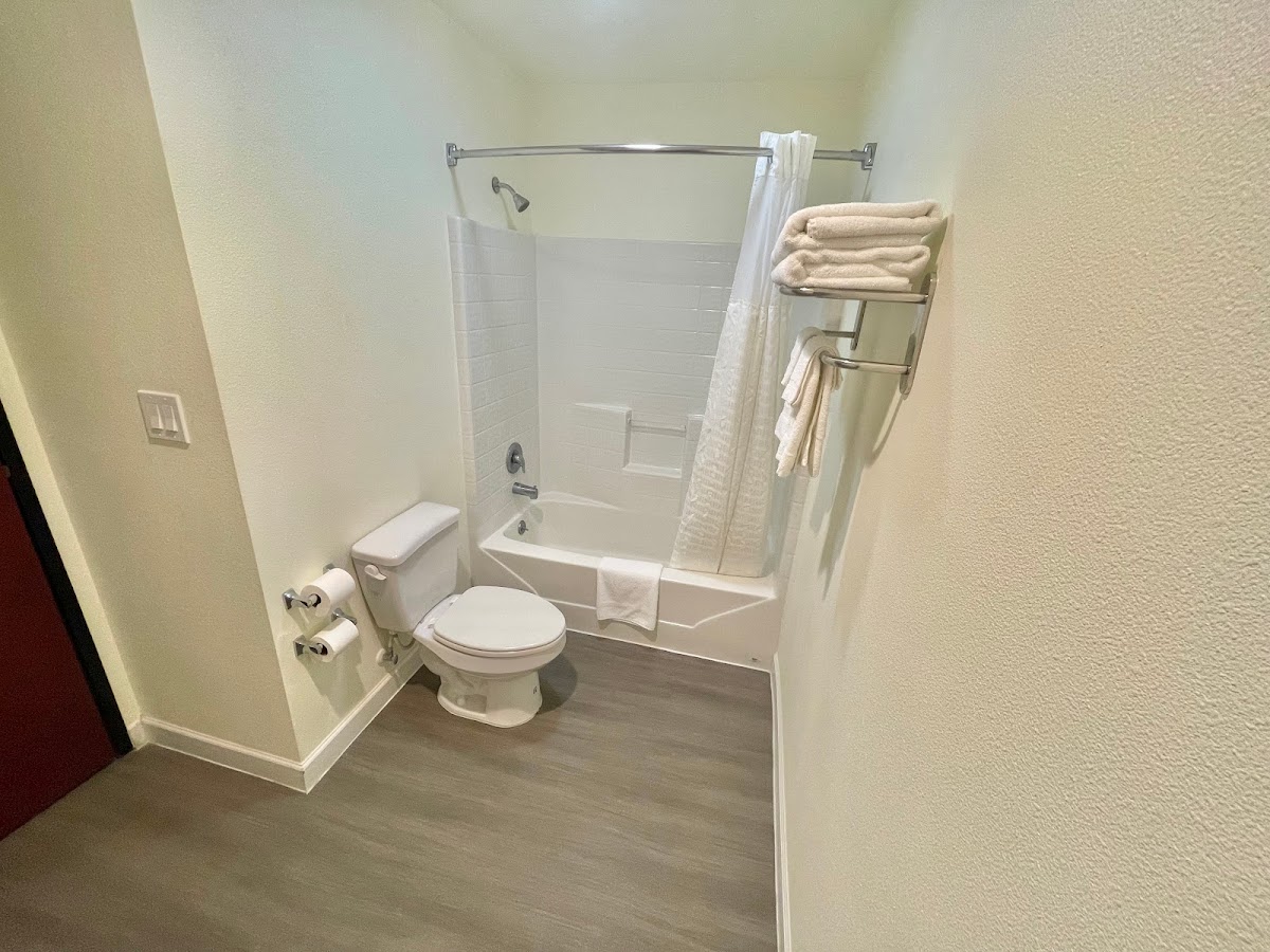 FairBridge Inn & Suites Cuero photo 3