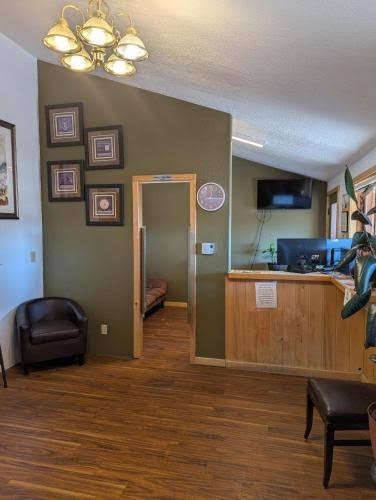 The Western Inn Motel and RV Park photo 3