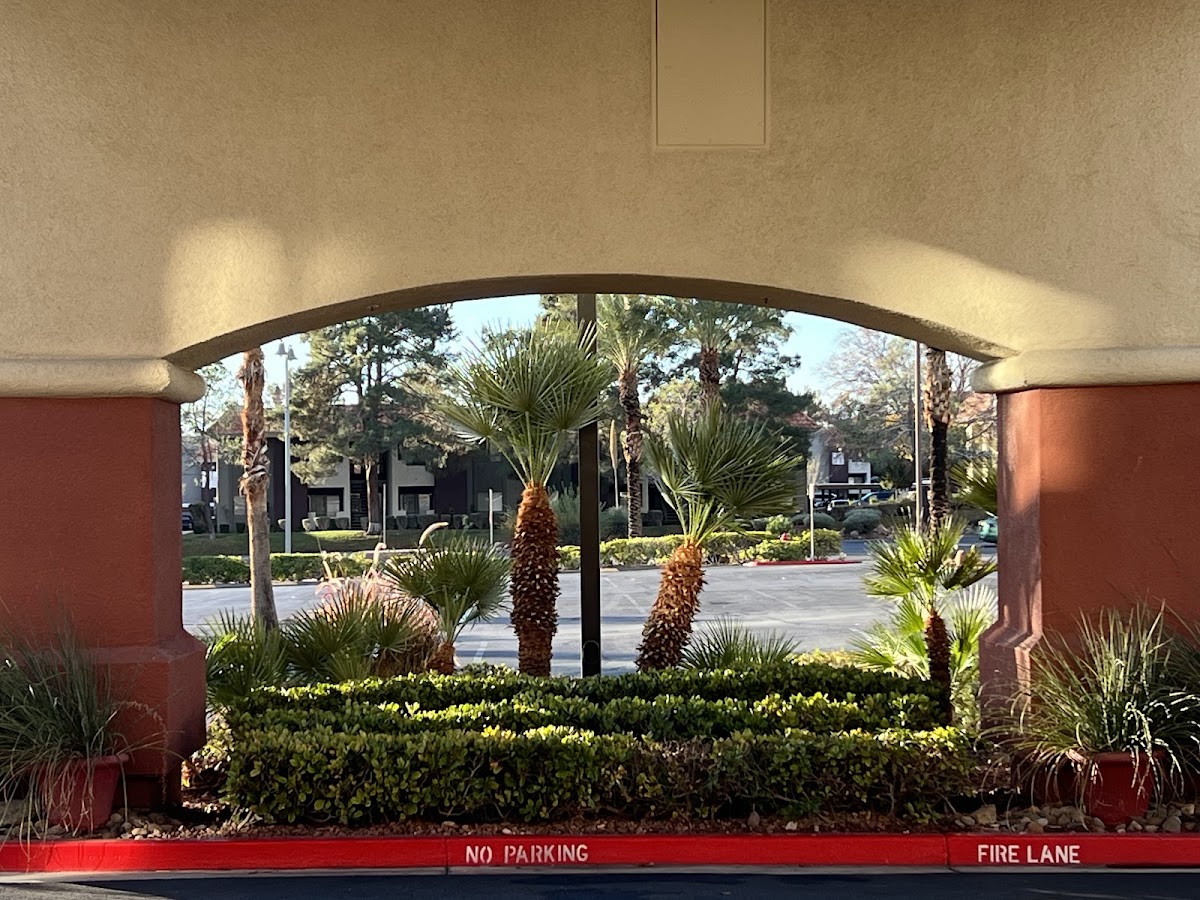 La Quinta Inn & Suites by Wyndham Las Vegas Red Rock photo 3