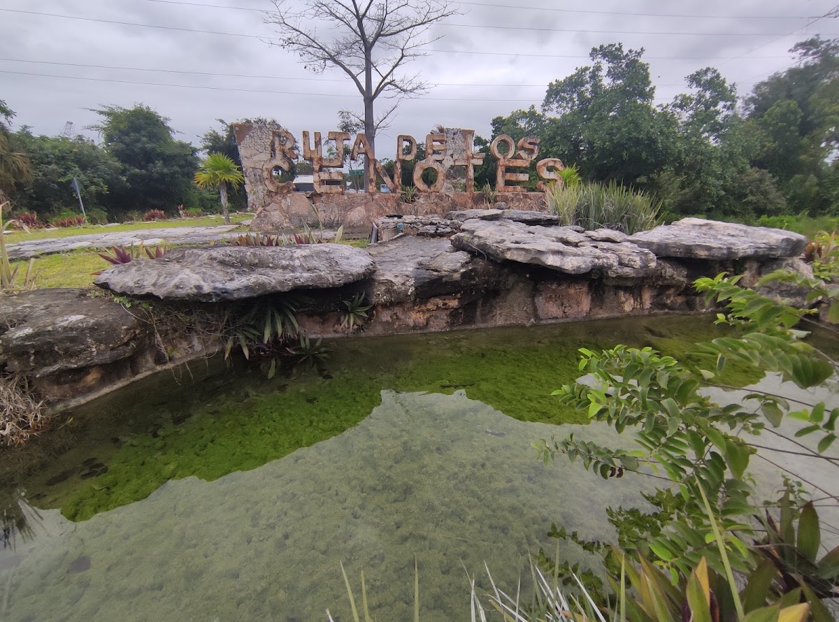 Monumento Ruta de los Cenotes