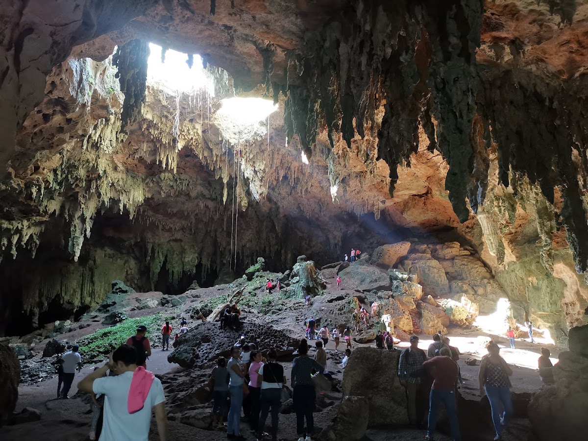 Grottoes Loltún