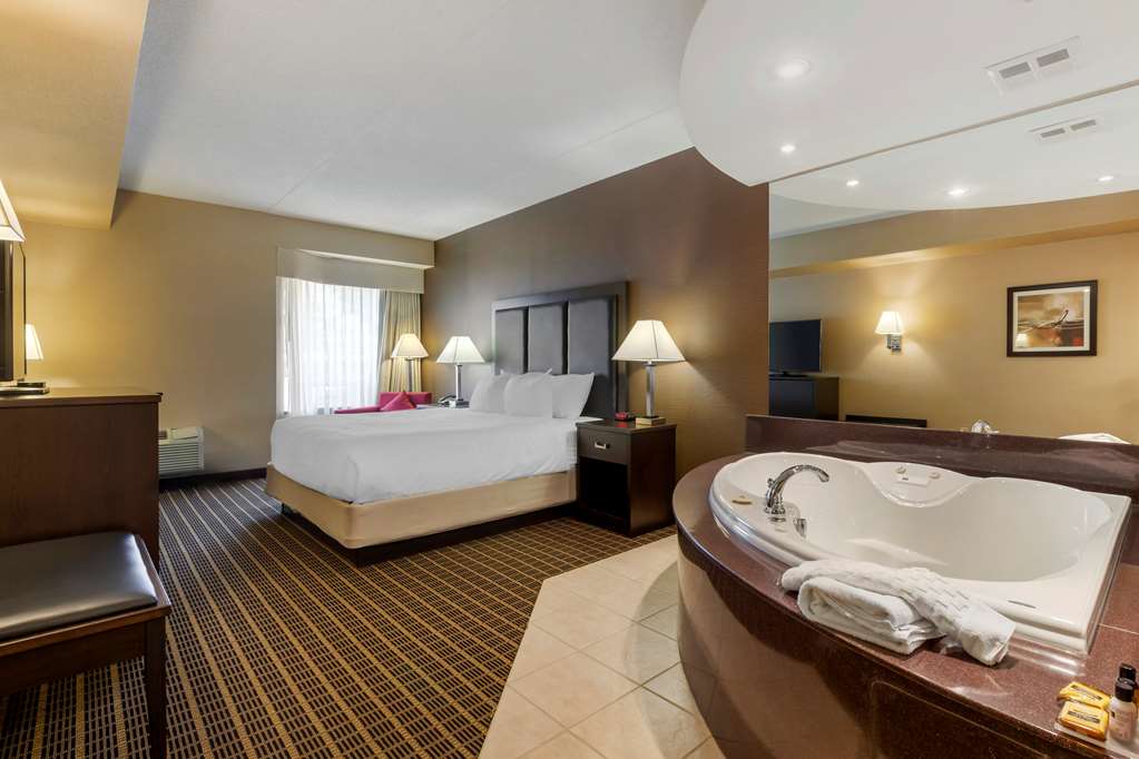 Best Western Plus Burlington Inn & Suites photo 2