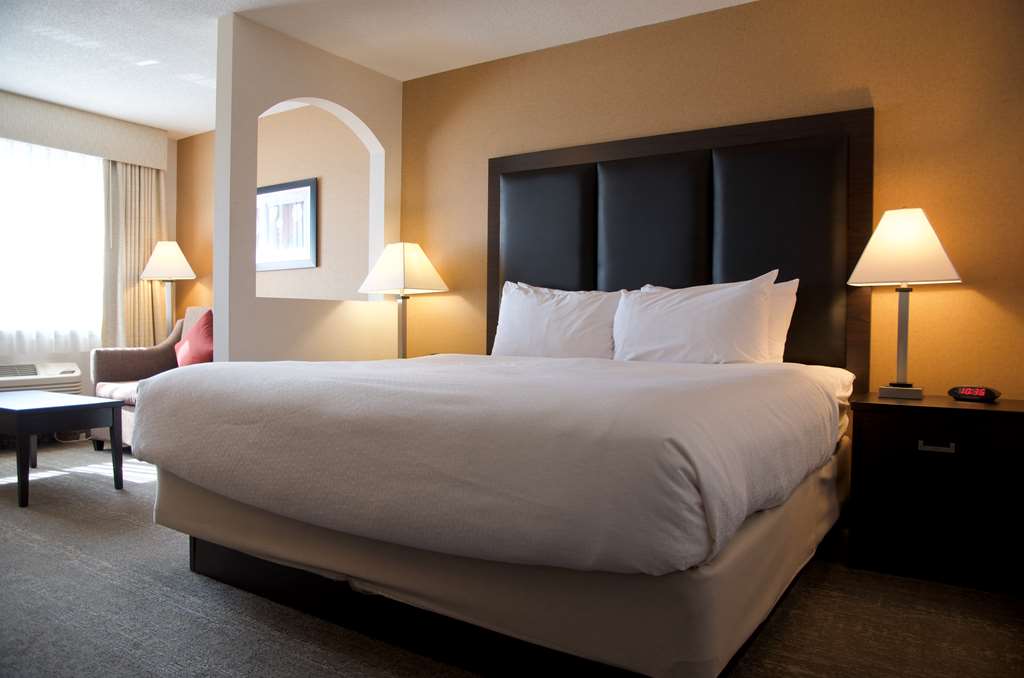 Best Western Plus Burlington Inn & Suites photo 3