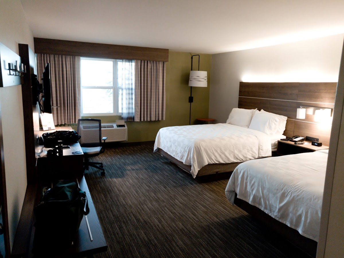 Holiday Inn Express & Suites Camarillo by IHG photo 3