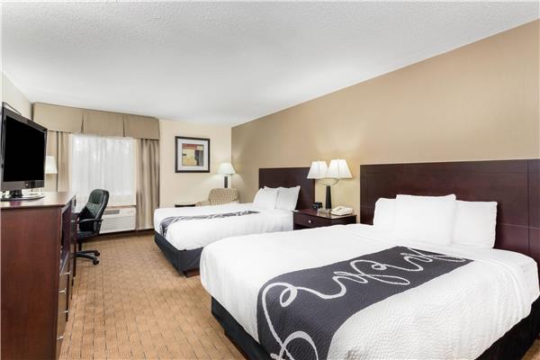 La Quinta Inn & Suites by Wyndham Frankfort photo 2