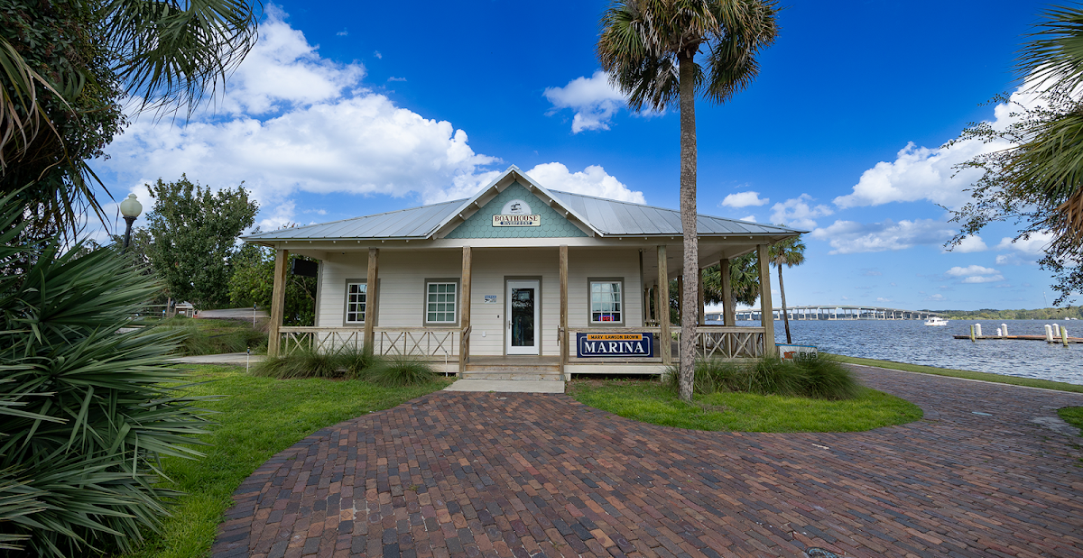 Boathouse Riverfront Park