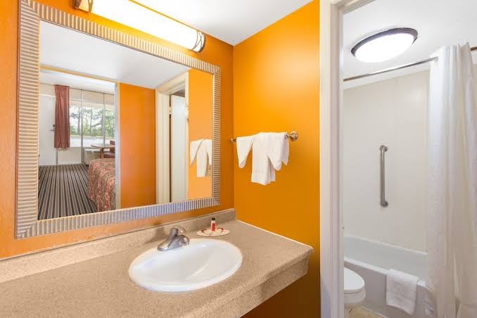 GARDEN INN Fredericksburg - South photo 3