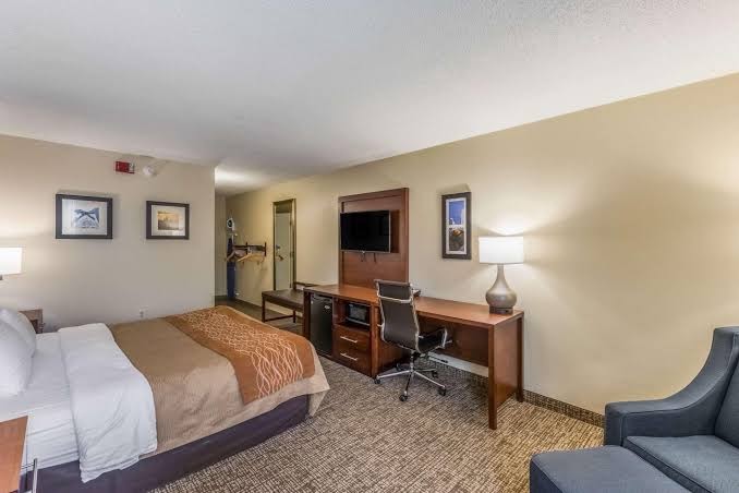 Comfort Inn Charlotte Airport Uptown photo 2
