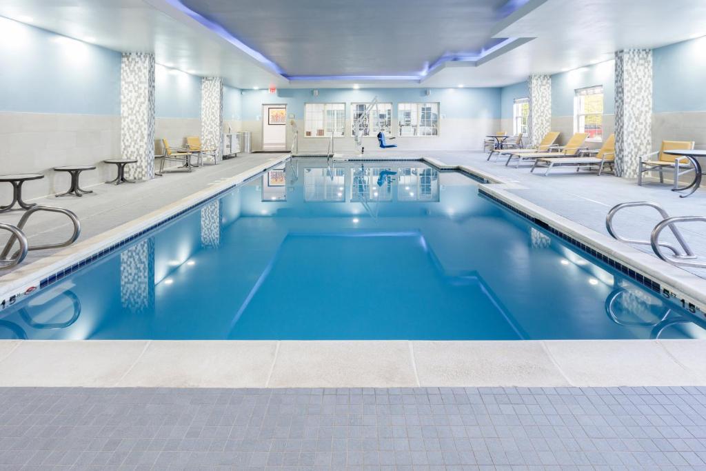 Holiday Inn Express & Suites Williamsburg by IHG photo 3