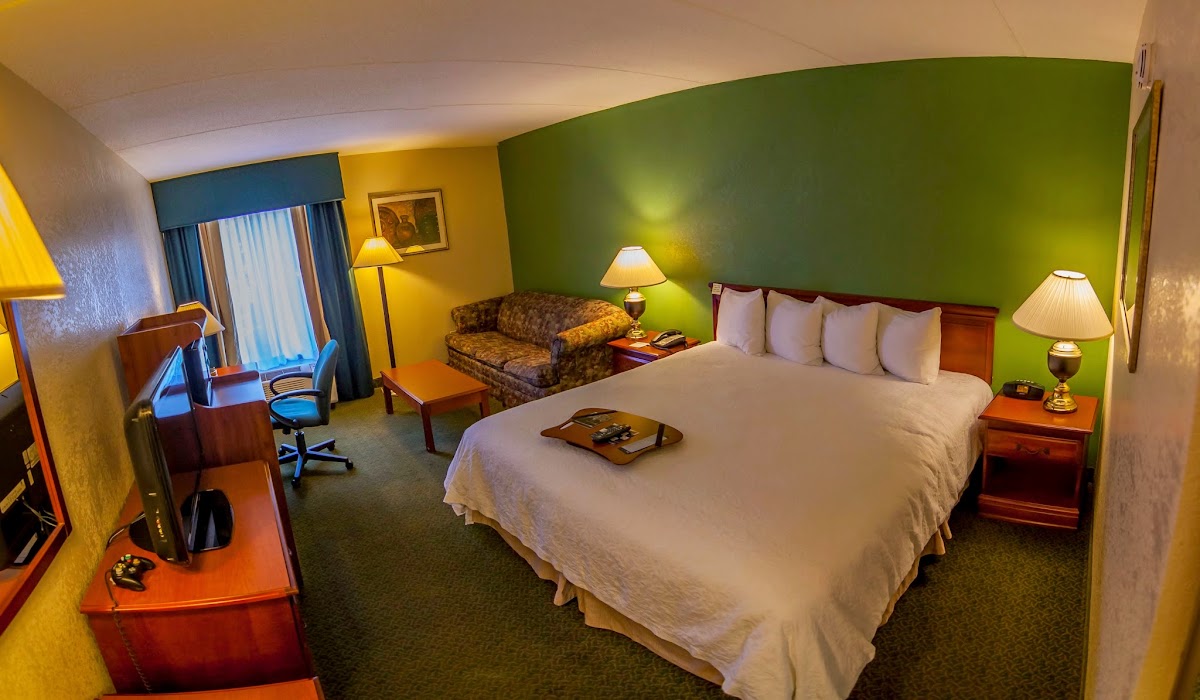 Hampton Inn Groton photo 2