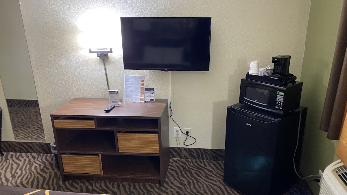 Super 8 by Wyndham Mentor/Cleveland Area photo 3
