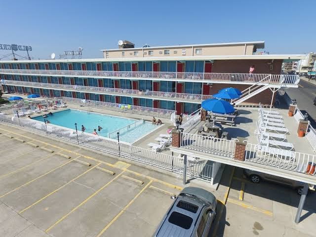 Gold Crest Motel