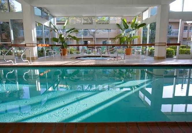 Courtyard by Marriott San Mateo Foster City photo 3
