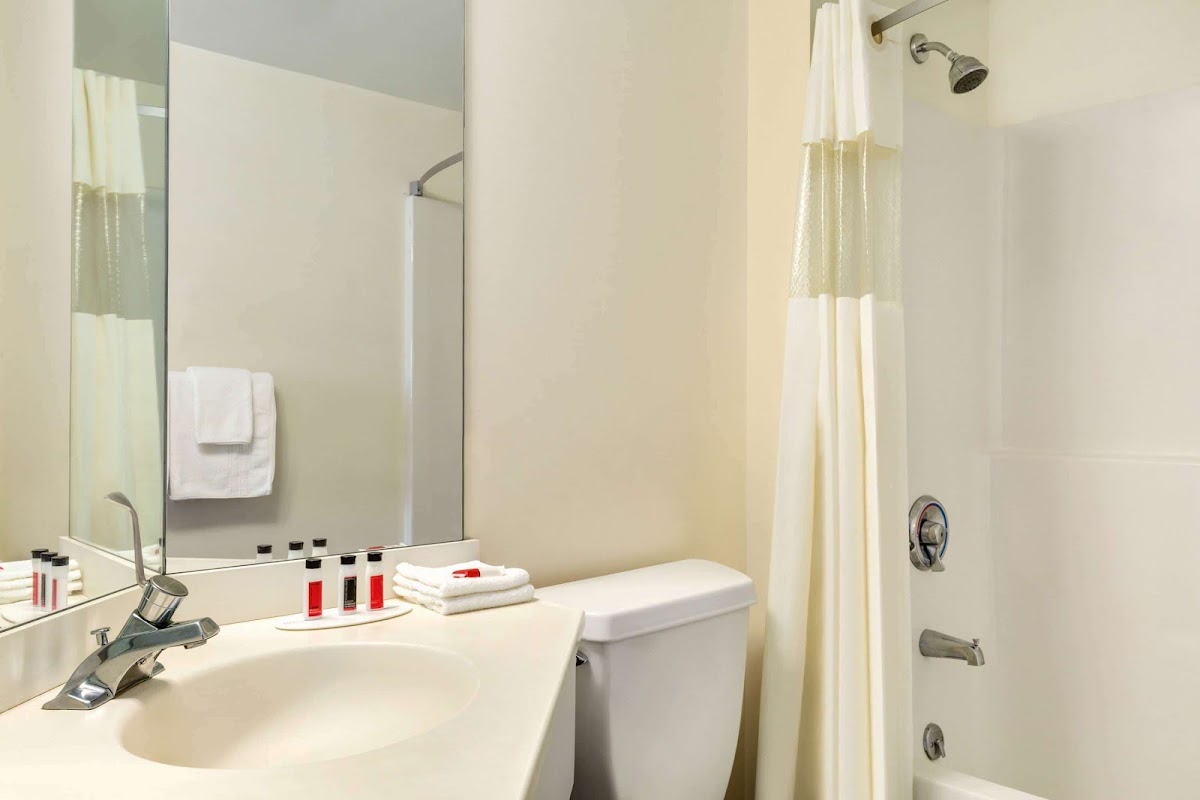 Travelodge by Wyndham Niagara Falls photo 3