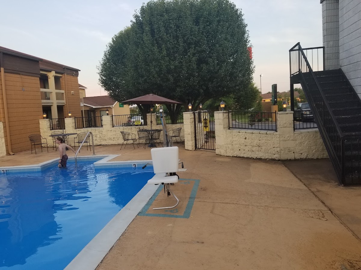 Econo Lodge Madison Airport photo 3