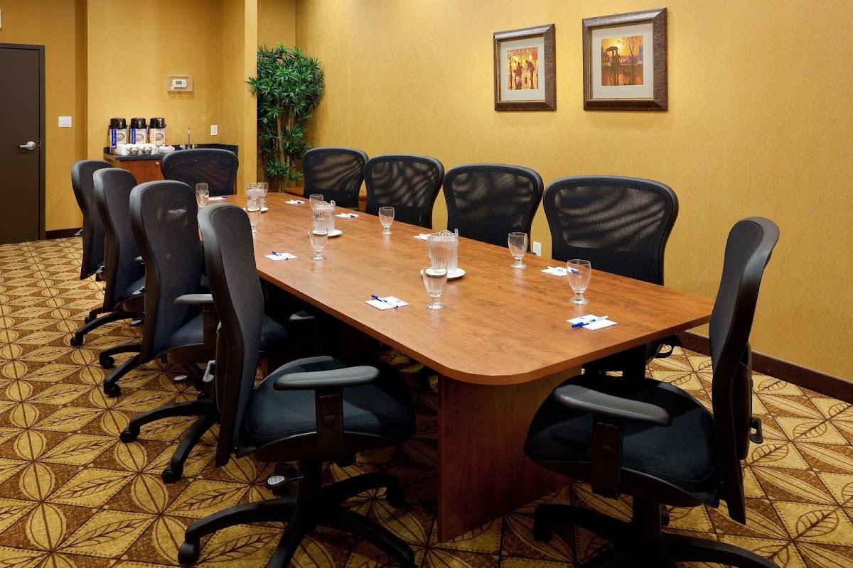 Holiday Inn Express & Suites Clarington - Bowmanville by IHG photo 2