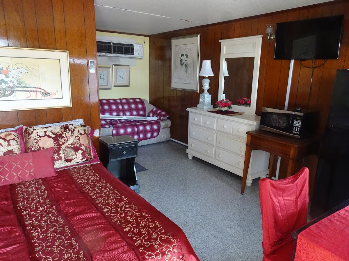 E and E Motel photo 2