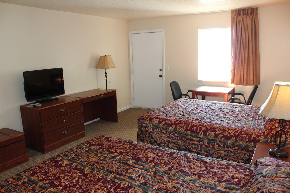 Huntington Village Inn photo 2