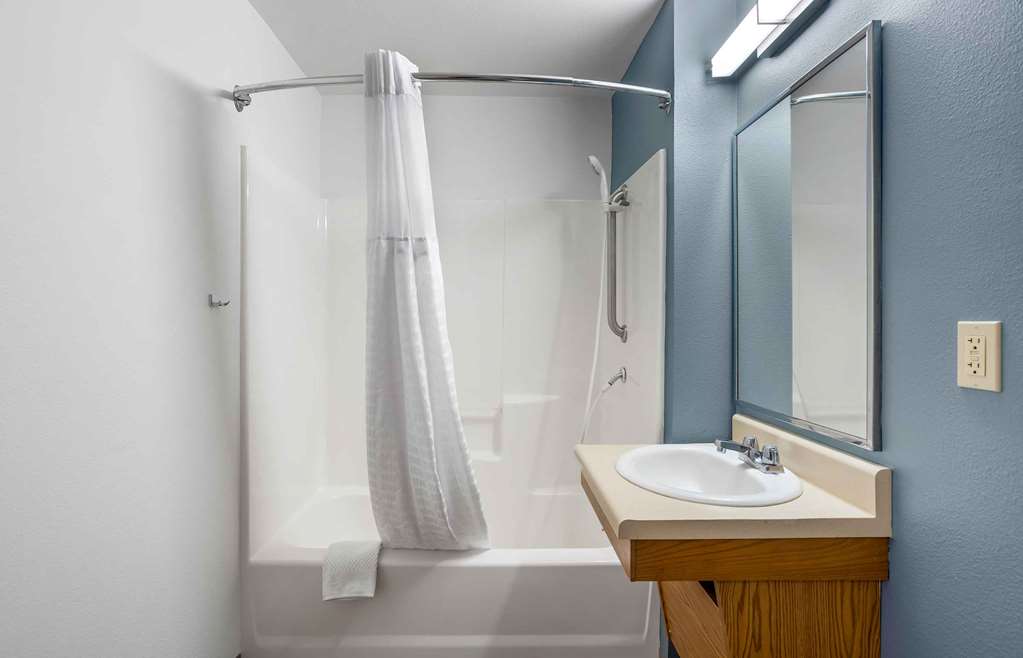 Extended Stay America Select Suites- Indianapolis - Greenwood photo 3