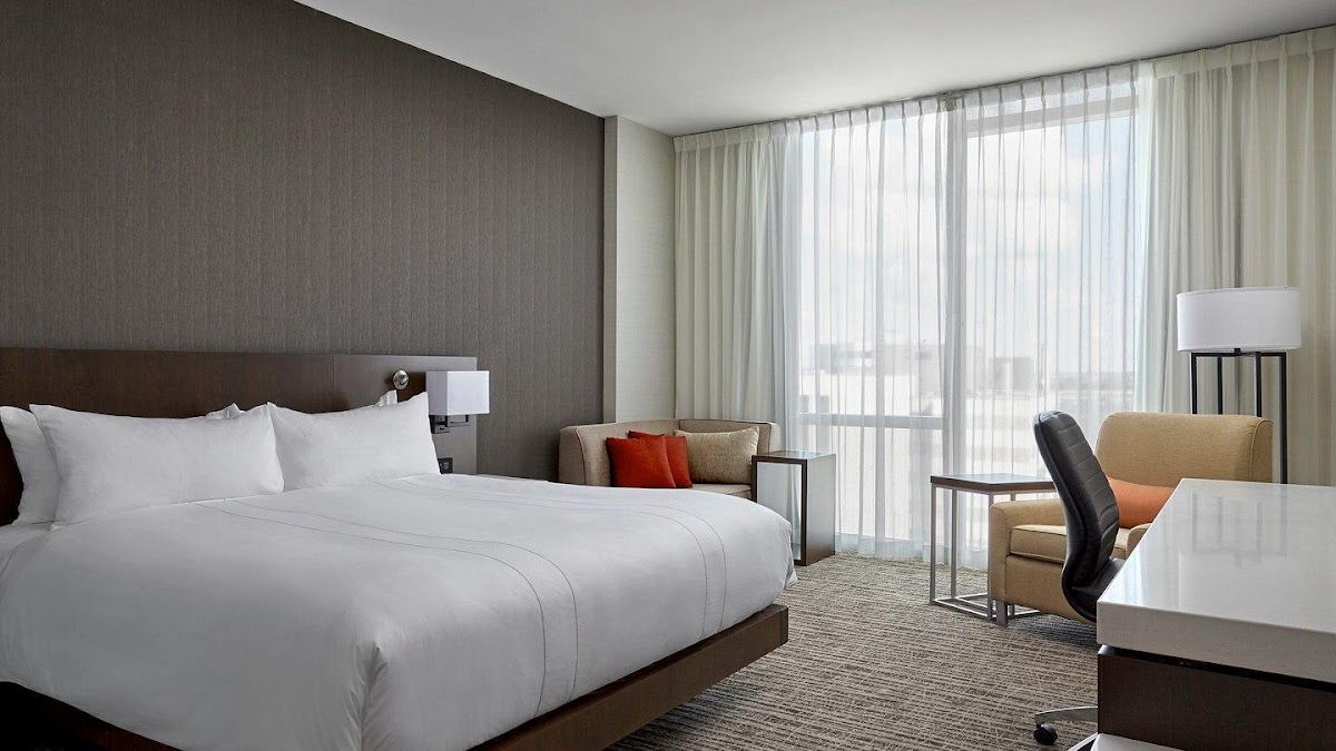 Calgary Airport Marriott In-Terminal Hotel photo 2